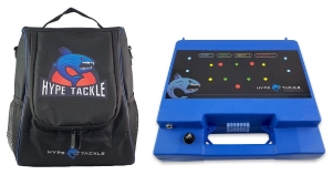 Set Husă de acoperire pentru ecosonda Hype Tackle Black + cutie PREMIUM pentru două baterii reîncărcabile cu siguranță